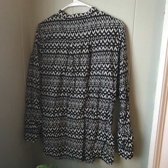 H&M Black and White Geometric Popover Shirt - Picture 4 of 4